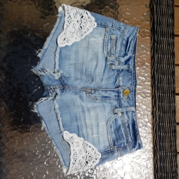 AE Crochet Lace Trim Cut-off Shorts - Picture 3 of 4